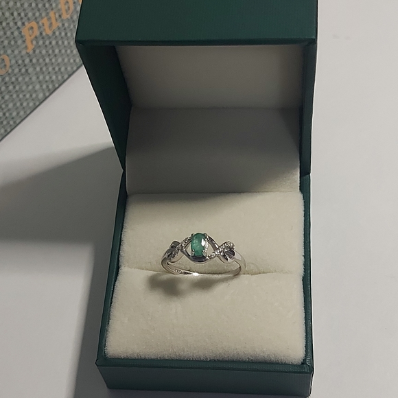 EMERALD RING WITH CZ SIMULATED DIAMONDS 925SS - Picture 6 of 11